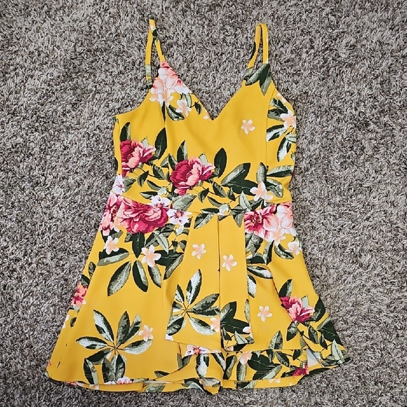 Derek Heart Pants - NWOT Floral Yellow Romper